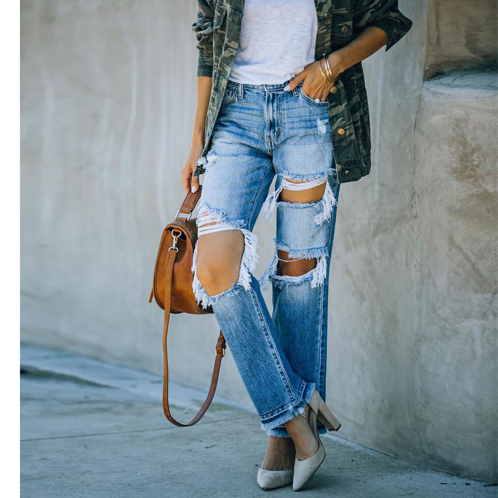 Jeans détruits pour femmes en coupe boyfriend décontractée avec des détails effilochés Chic und Stil-Jeans-PARIS FEMME