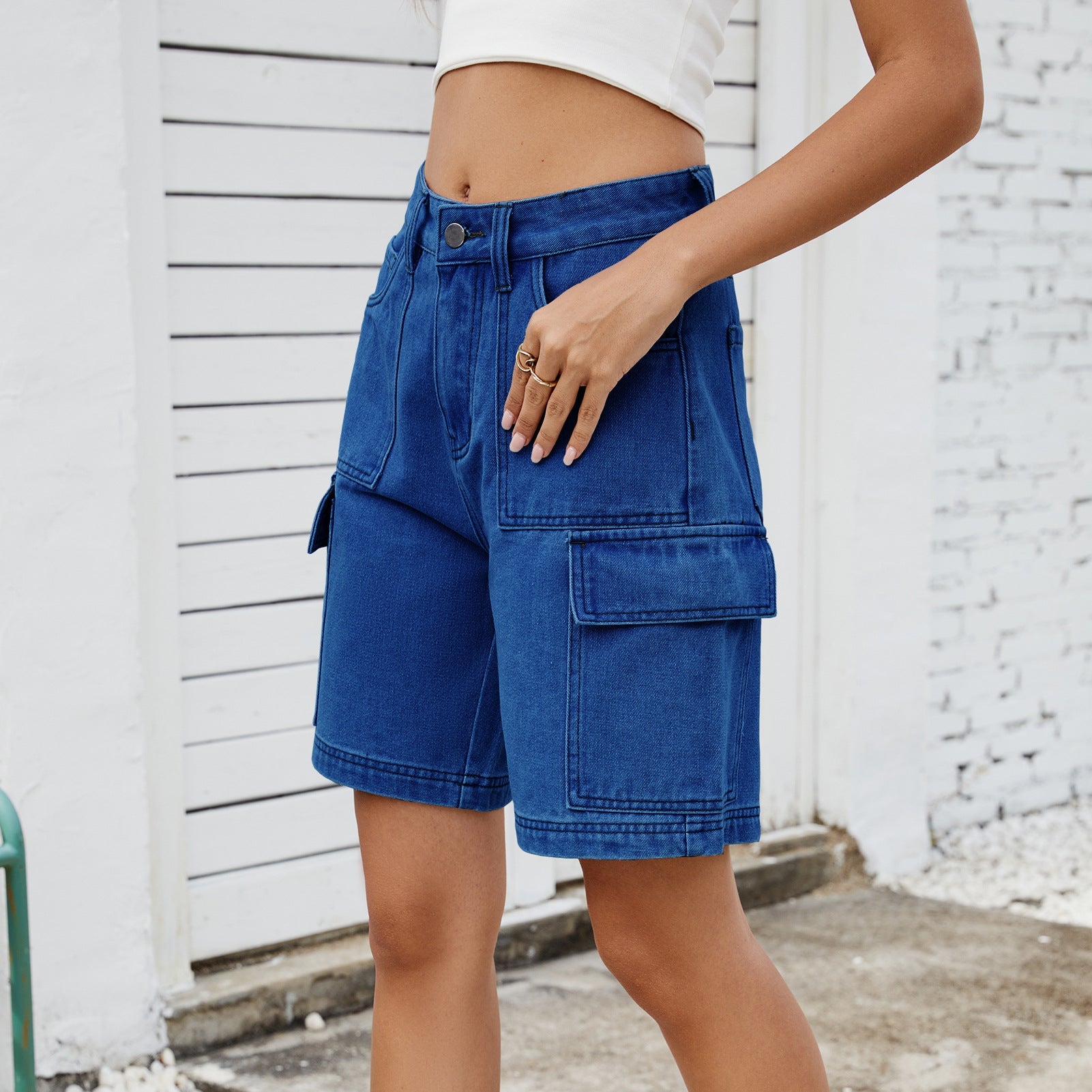 Shorts cargo femme avec poches latérales et taille haute Chic und Stil-Short en jean-PARIS FEMME
