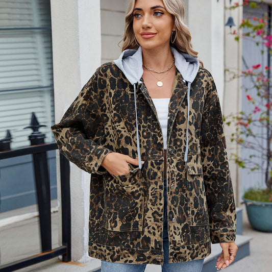 Veste en jean oversize pour femmes au design léopard moderne avec une coupe décontractée Chic und Stil-Jeans Outfit-PARIS FEMME