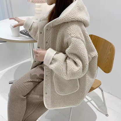 Veste à capuche femme imitation agneau oversize coupe flatteuse automne hiver