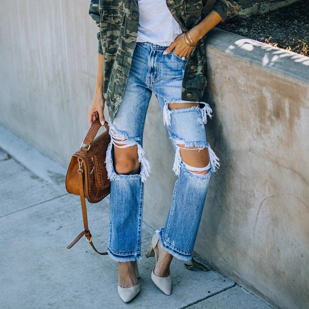 Jeans détruits pour femmes en coupe boyfriend décontractée avec des détails effilochés Chic und Stil-Jeans-PARIS FEMME