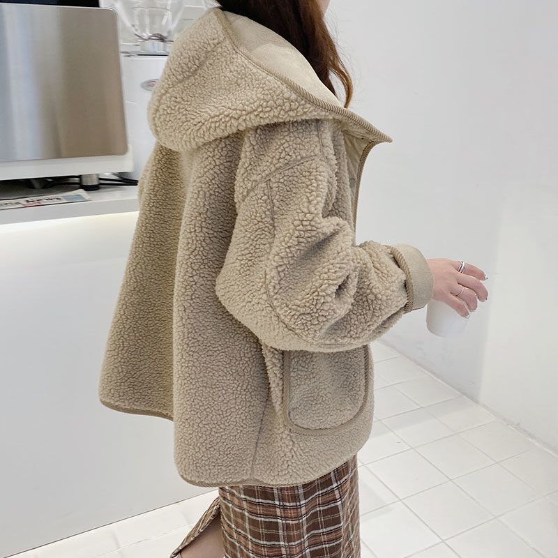 Veste à capuche femme imitation agneau oversize coupe flatteuse automne hiver