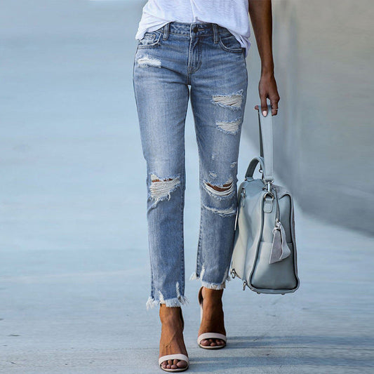Jeans détruits pour femmes au style boyfriend décontracté avec des ourlets effilochés Chic und Stil-Jeans-PARIS FEMME