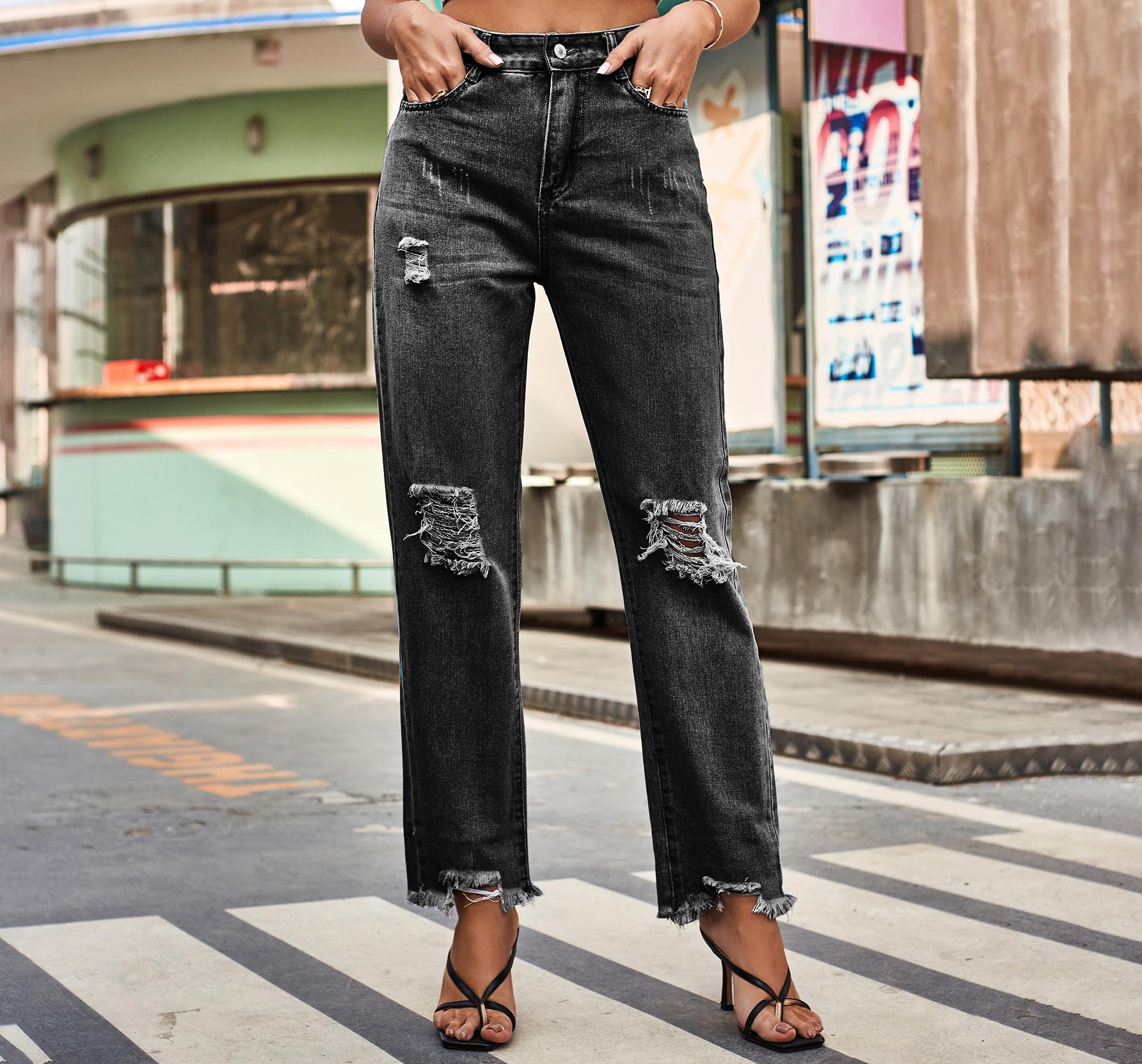 Jeans détruits pour femmes dans une coupe boyfriend moderne avec des détails effilochés Chic und Stil-Jeans-PARIS FEMME