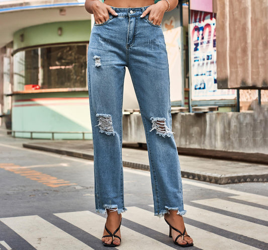 Jeans détruits pour femmes dans une coupe boyfriend moderne avec des détails effilochés Chic und Stil-Jeans-PARIS FEMME