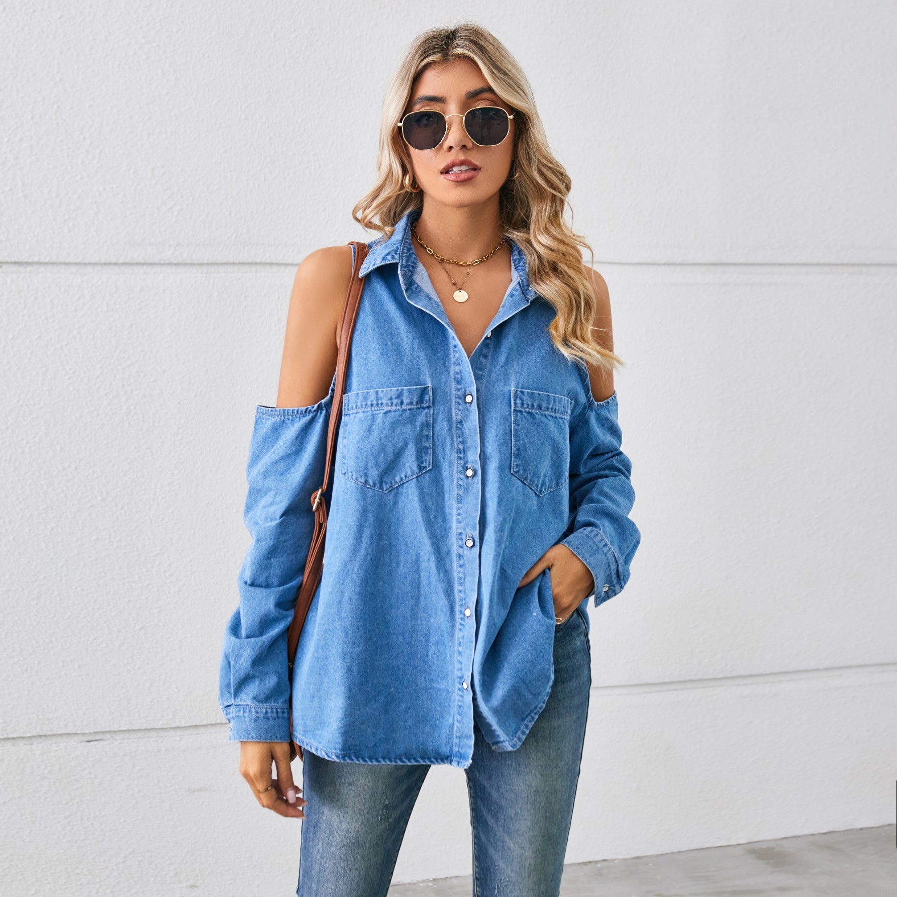 Chemise en denim pour femmes avec des manches raglan et des poches poitrine Chic und Stil-Jeans Outfit-PARIS FEMME