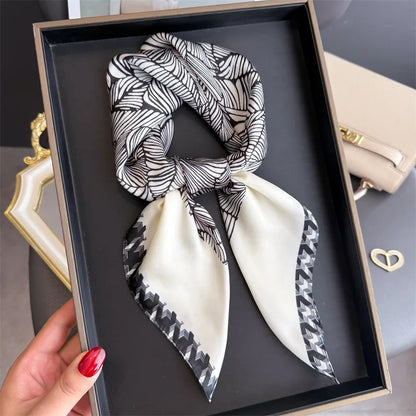 Écharpe en soie 70x70 cm motif floral femme