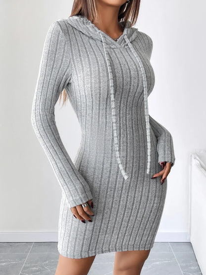 Robe pull femme maille côtelée avec capuche coupe slim longueur genou