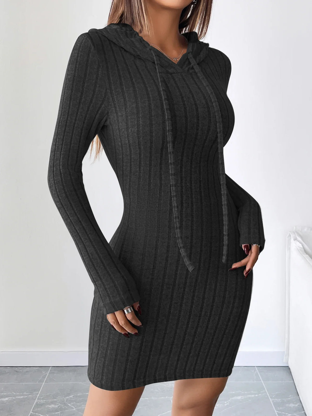 Robe pull femme maille côtelée avec capuche coupe slim longueur genou
