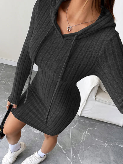Robe pull femme maille côtelée avec capuche coupe slim longueur genou