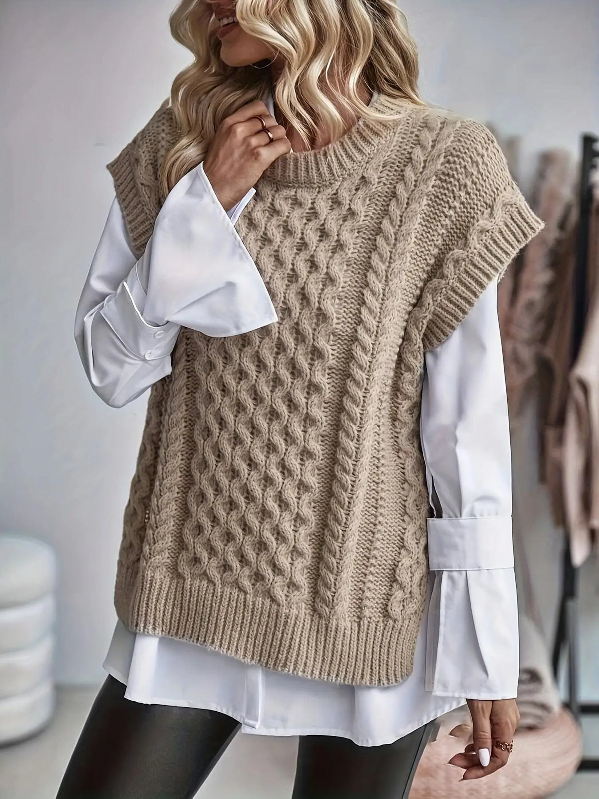 Gilet femme tricot torsadé col rond coupe ample légèrement allongée