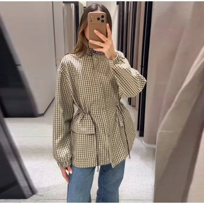 Veste femme à carreaux avec col et cordon de serrage à la taille