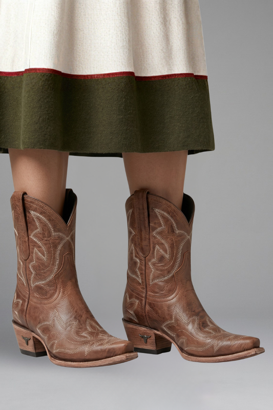 Bottes western femme cuir brodées mi-mollet bout pointu talon empilé