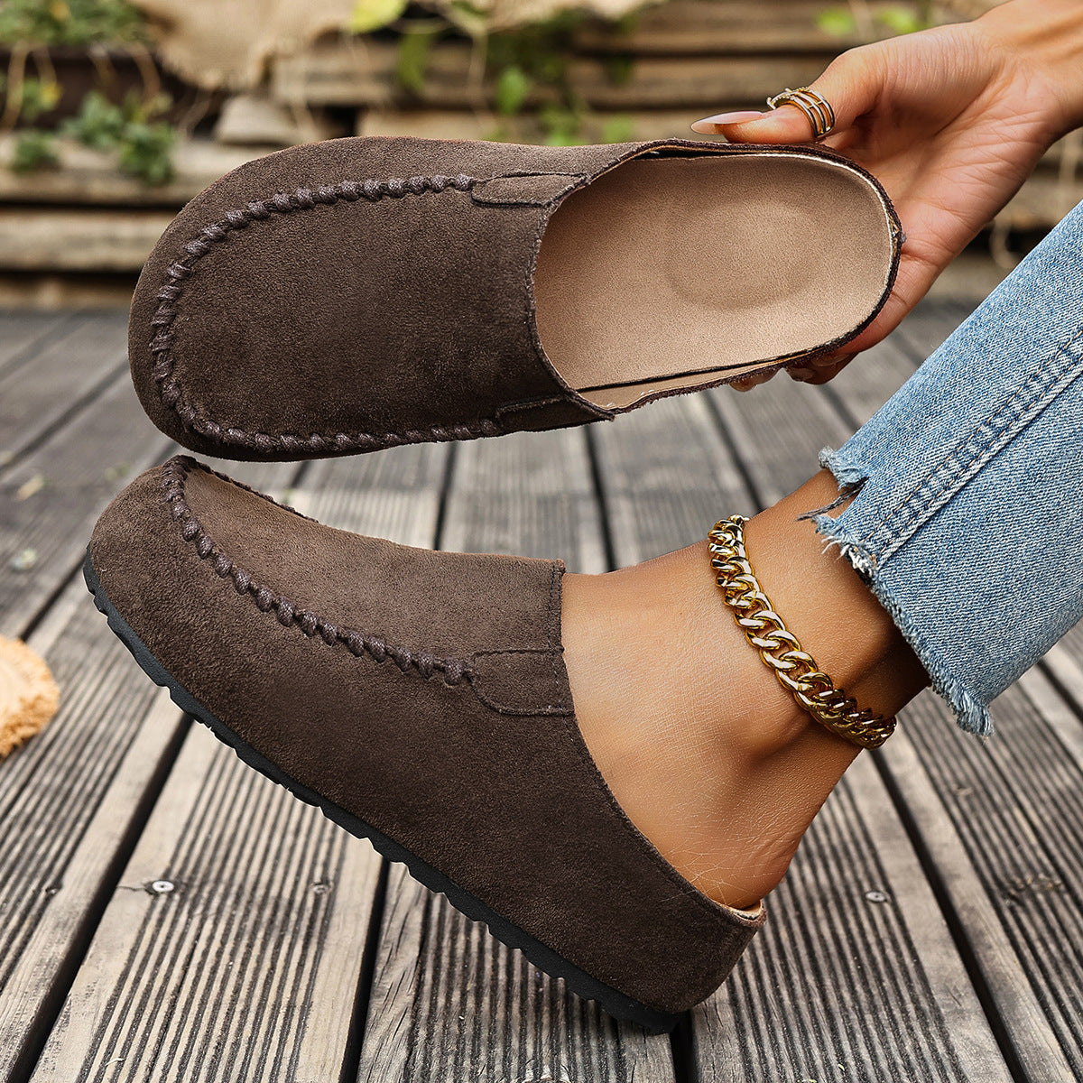 Women cushioned walking shoes breathable with flexible sole and rounded toe