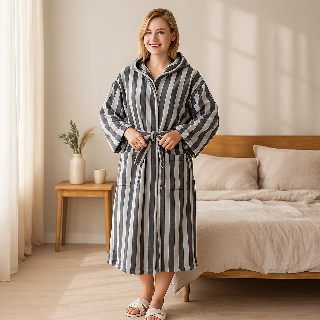 VeluLuxe – Peignoir en Soie de Style Hôtelier pour un Maximum de Détente