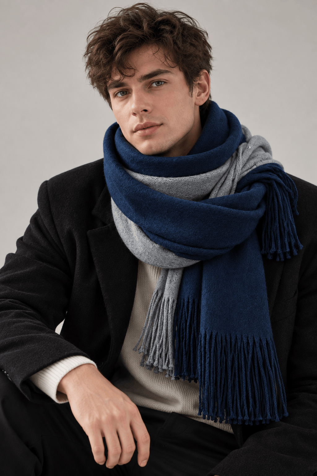 Écharpe homme longue tricot franges colour block enroulée autour du cou