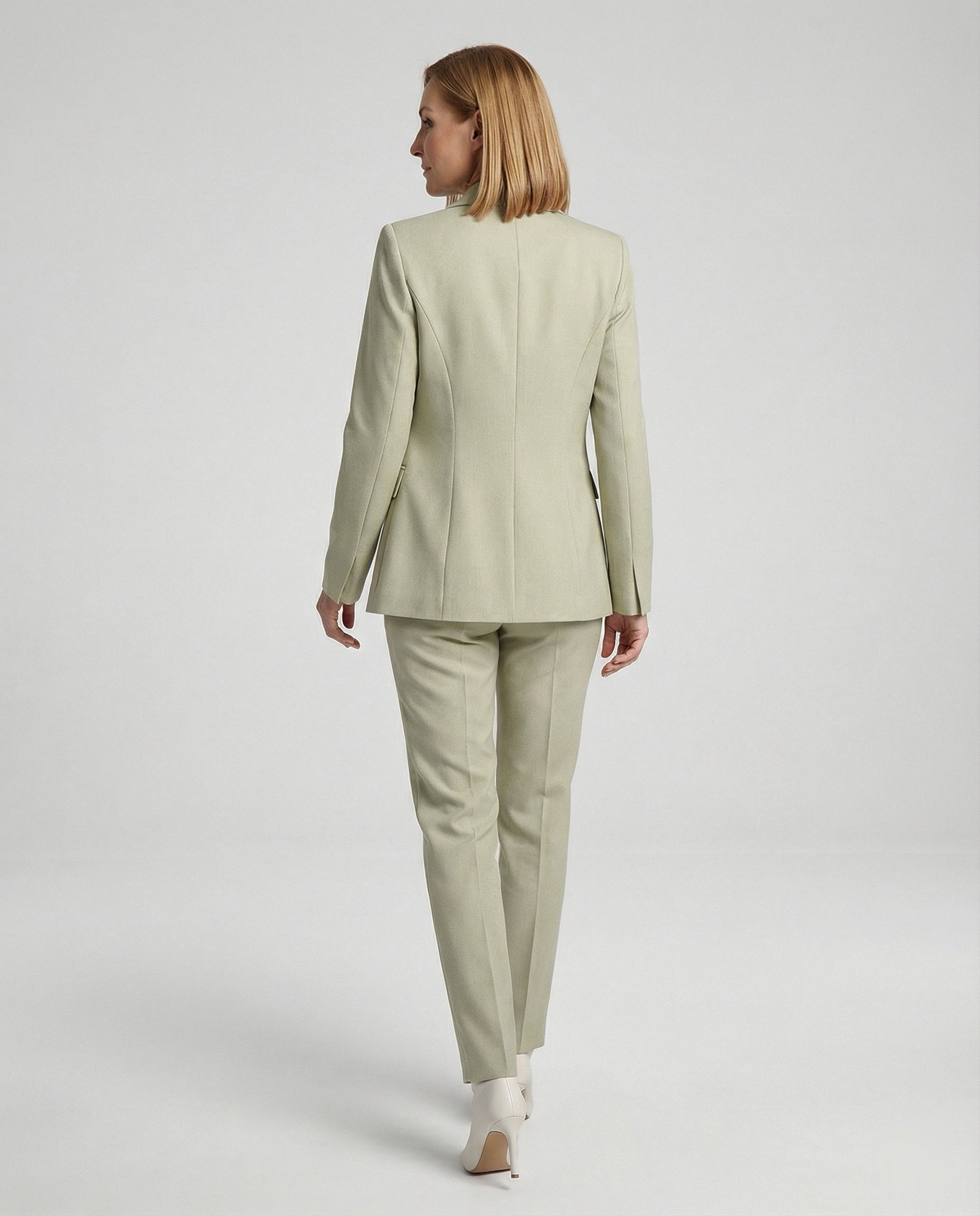 Tailleur femme | Blazer élégant, pantalon droit | Look moderne pour le bureau
