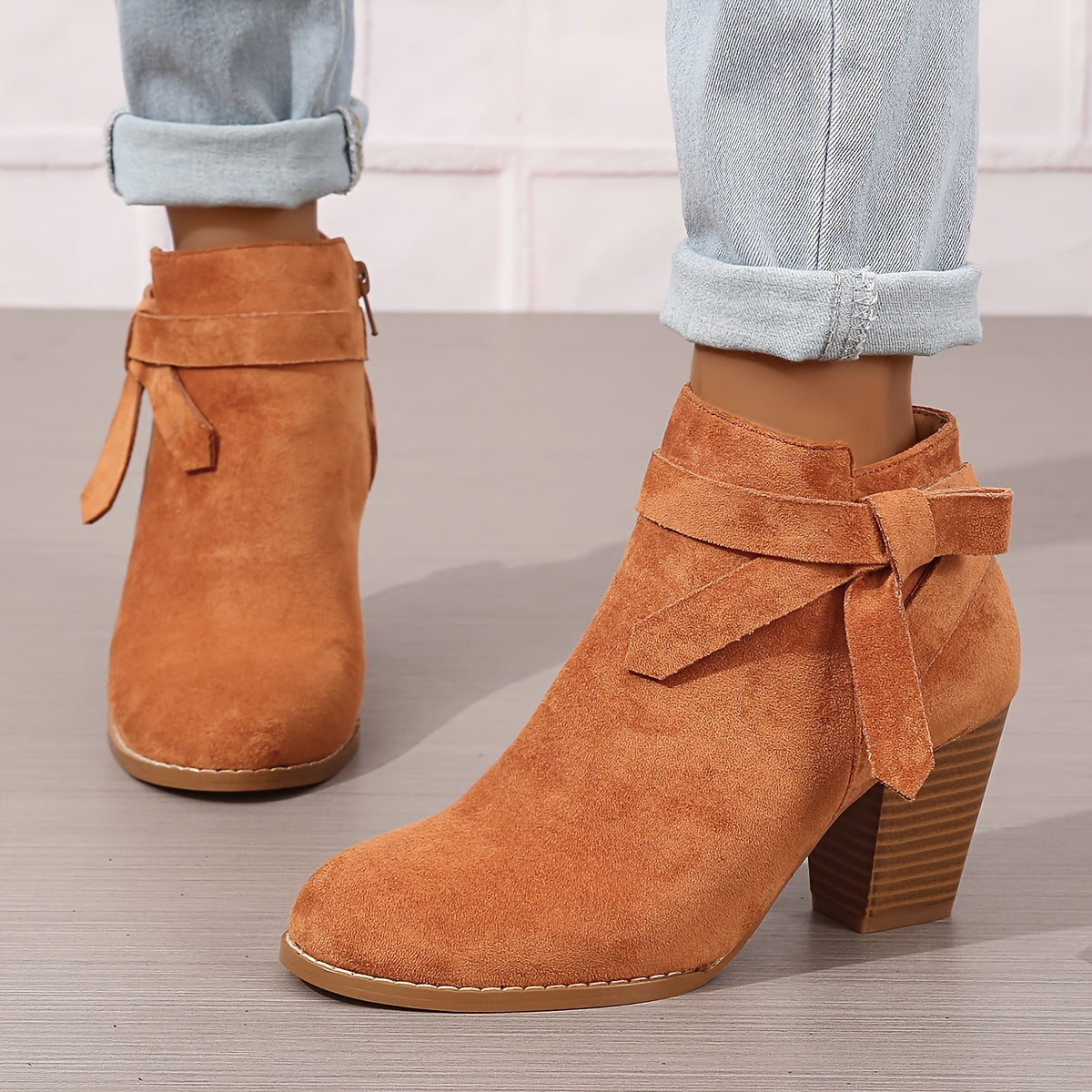 Bottines femme talon bloc bout pointu avec nœud décoratif et zip latéral