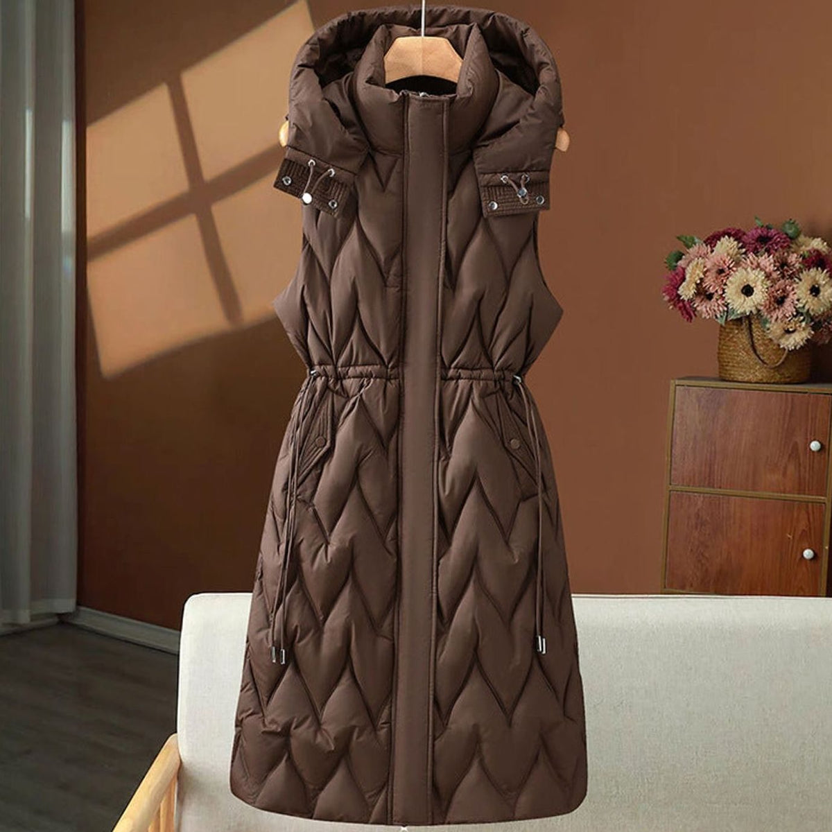 Gilet long matelassé femme à capuche sans manches longueur maxi