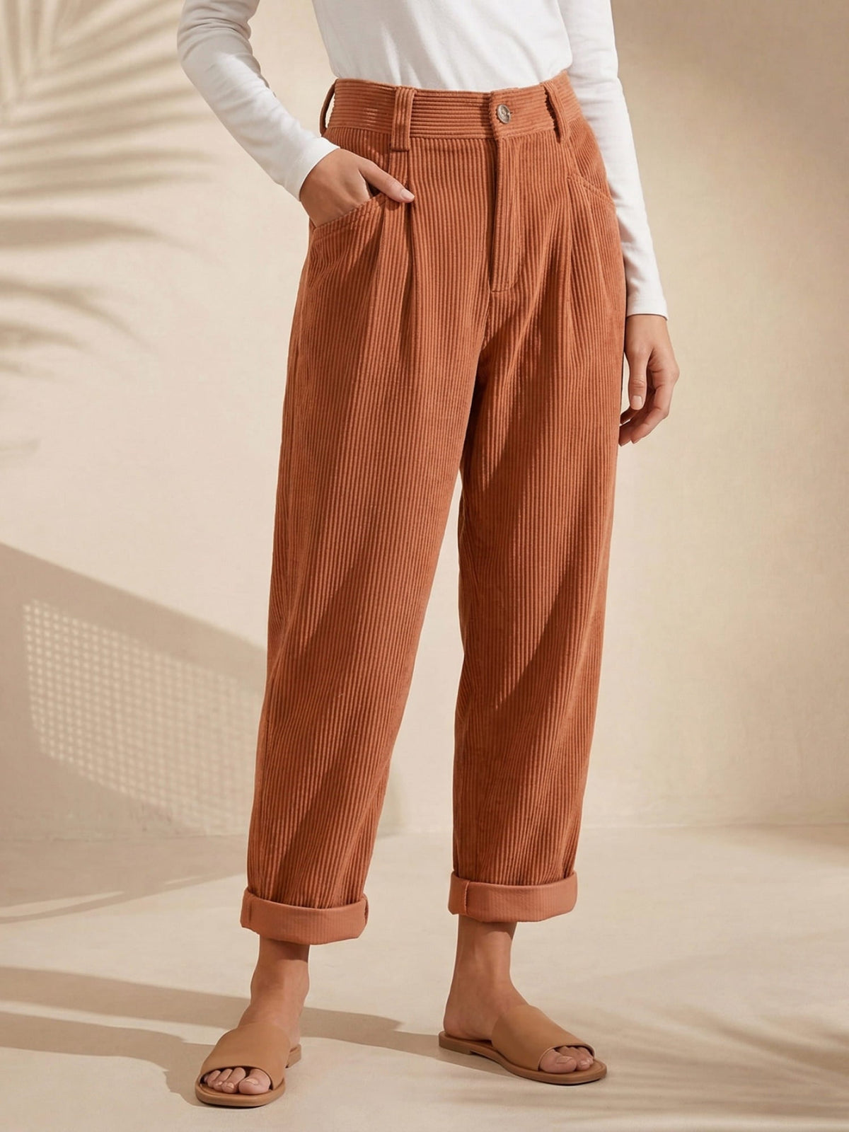 Pantalon velours côtelé femme droit taille haute avec poches et effet côtelé visible