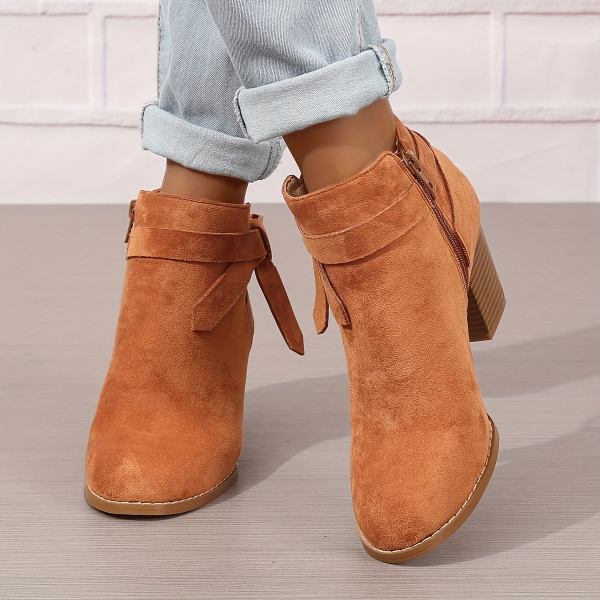 Bottines femme talon bloc bout pointu avec nœud décoratif et zip latéral