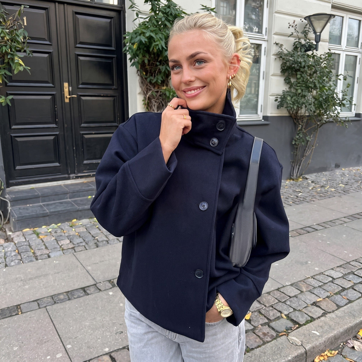 Veste femme oversize col montant boutonnée coupe boxy épaules tombantes