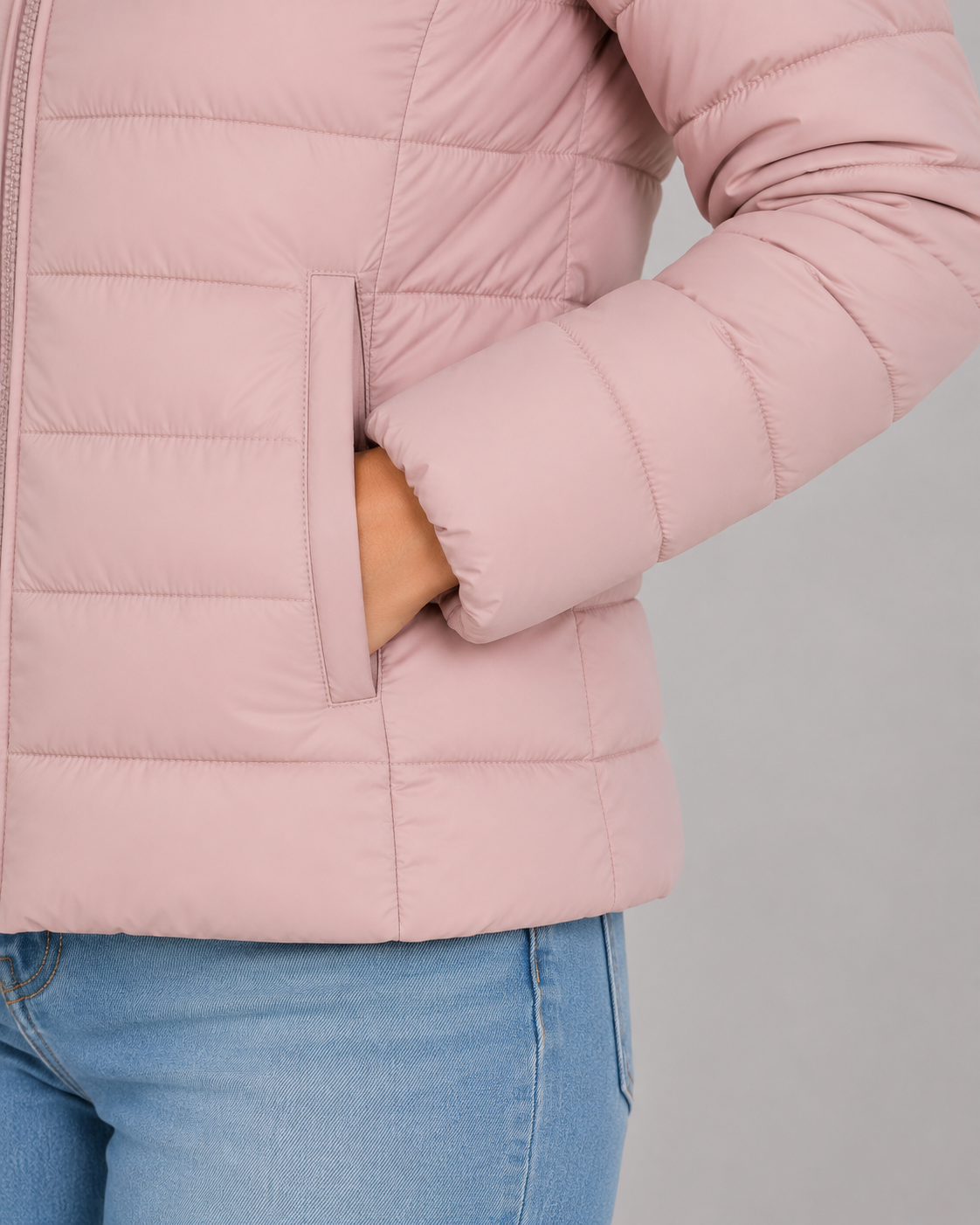 Doudoune légère compressible femme avec duvet de canard et col montant, coupe slim