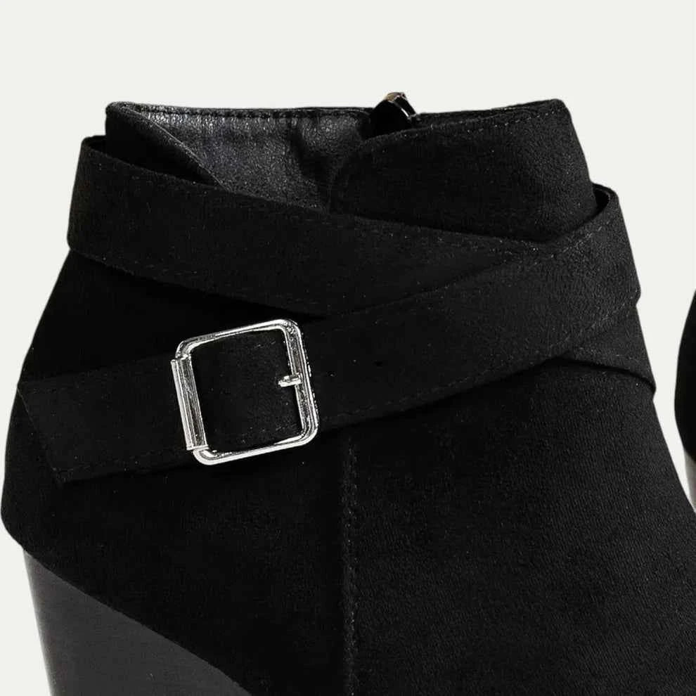 Bottines femme compensées daim noir avec boucle croisée cheville