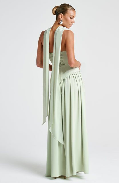 Robe de soirée maxi sans bretelles taille asymétrique fente haute