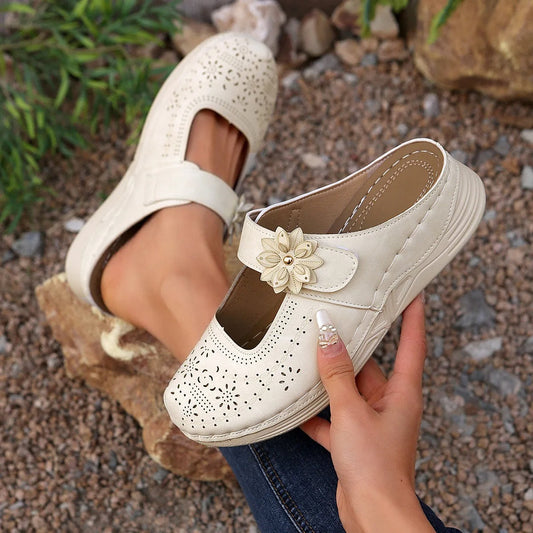 Sandales orthopédiques blanches ouverture large – Faciles à enfiler et parfaites pour l’été | Careshoes-CHAUSSURES ORTHOPÉDIQUES-PARIS FEMME