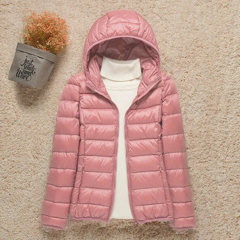 Doudoune légère compressible femme avec capuche matelassée chaude
