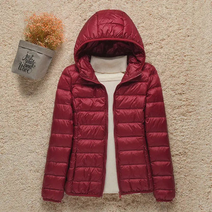 Doudoune légère compressible femme avec capuche matelassée chaude