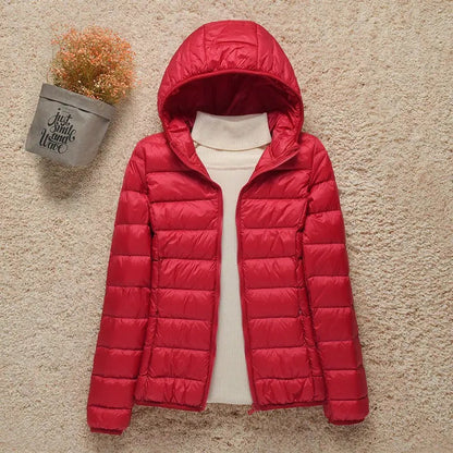 Doudoune légère compressible femme avec capuche matelassée chaude