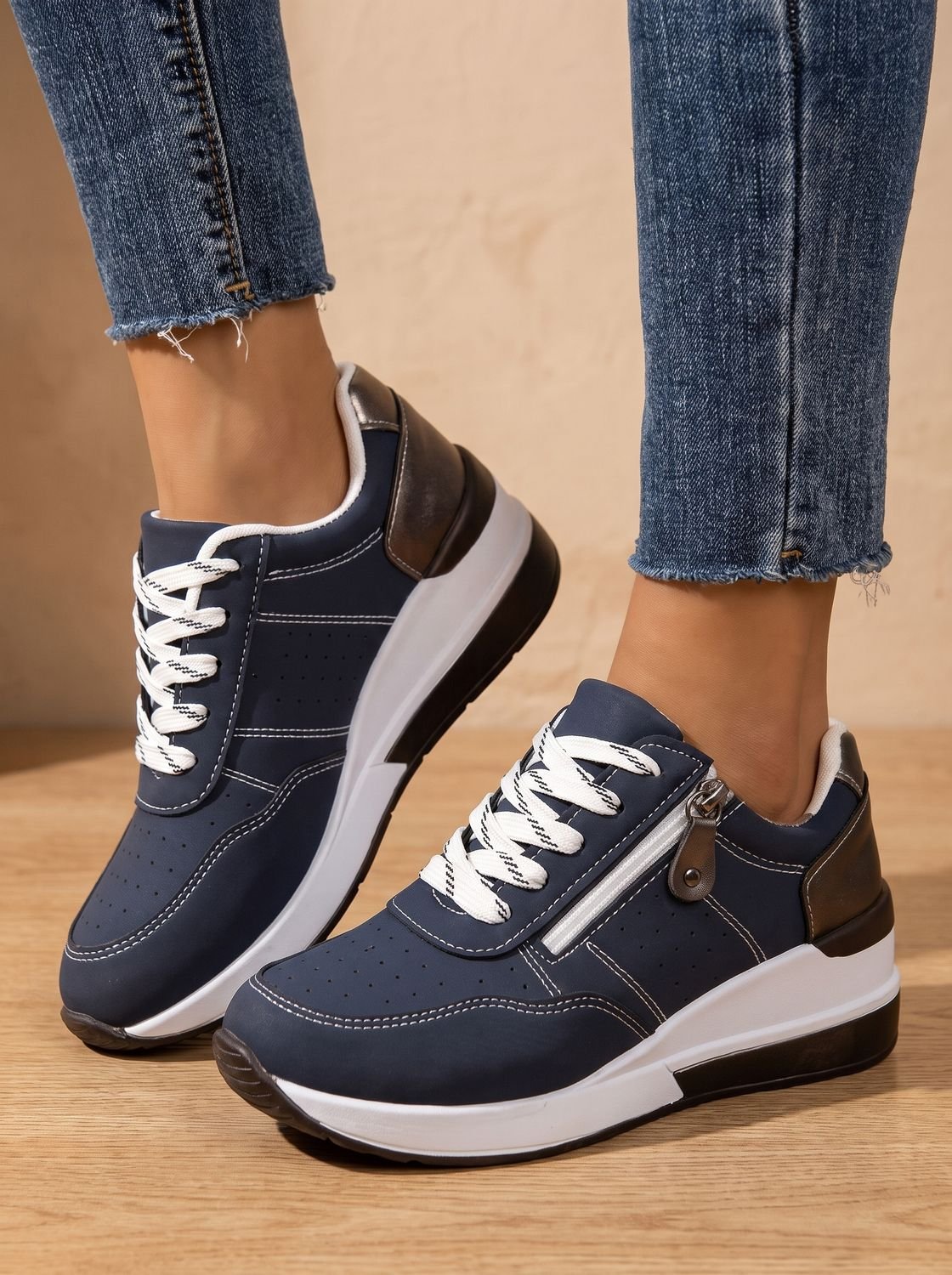 Sneakers compensées orthopédiques femme à lacets et zip latéral