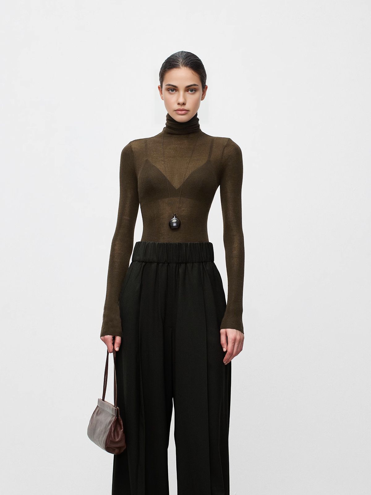 Sweater col roulé en laine mélangée femme coupe régulière maille unie