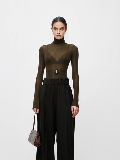Sweater col roulé en laine mélangée femme coupe régulière maille unie