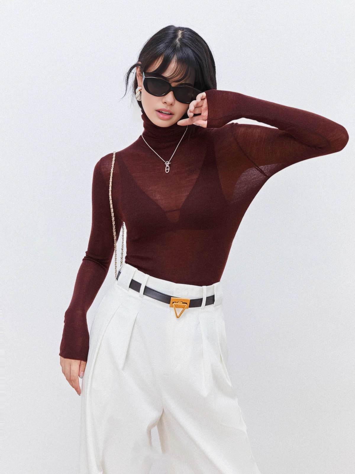 Sweater col roulé en laine mélangée femme coupe régulière maille unie