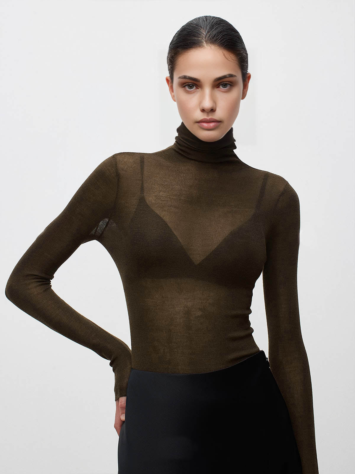 Sweater col roulé en laine mélangée femme coupe régulière maille unie